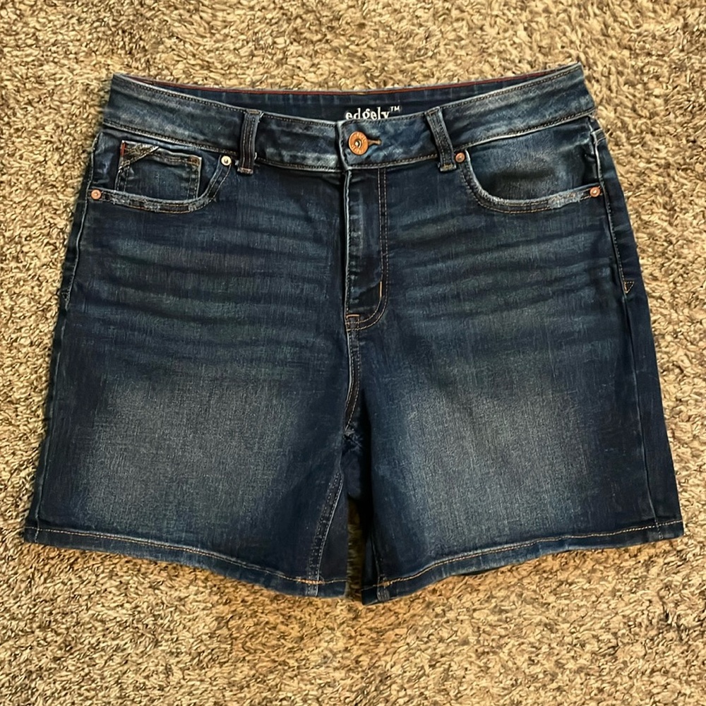Maurice’s Edgely high rise denim shorts -size 14